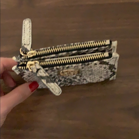 Travel size wallet - Picture 5 of 6